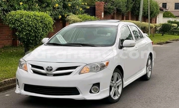 Ra Àlòkù Toyota Corolla funfun Ọkọ̀ in Accra ni Greater Accra Ra Àlòkù Toyota Corolla funfun Ọkọ̀ in Accra ni Greater Accra