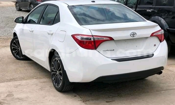 Ra Àlòkù Toyota Corolla funfun Ọkọ̀ in Accra ni Greater Accra Ra Àlòkù Toyota Corolla funfun Ọkọ̀ in Accra ni Greater Accra