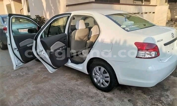 Ra Àlòkù Toyota Corolla funfun Ọkọ̀ in Accra ni Greater Accra Ra Àlòkù Toyota Corolla funfun Ọkọ̀ in Accra ni Greater Accra