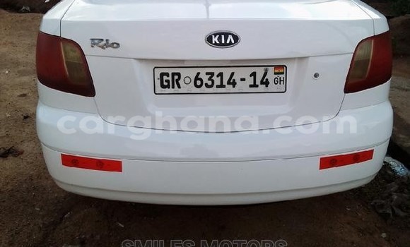 Ra Àlòkù Kia Rio funfun Ọkọ̀ in Accra ni Greater Accra Ra Àlòkù Kia Rio funfun Ọkọ̀ in Accra ni Greater Accra