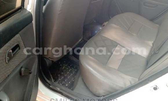 Ra Àlòkù Kia Rio funfun Ọkọ̀ in Accra ni Greater Accra Ra Àlòkù Kia Rio funfun Ọkọ̀ in Accra ni Greater Accra