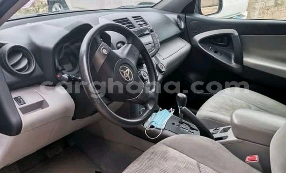 Ra Àlòkù Toyota RAV4 Black Ọkọ̀ in Accra ni Greater Accra Ra Àlòkù Toyota RAV4 Black Ọkọ̀ in Accra ni Greater Accra