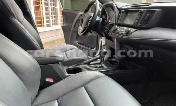 Ra Àlòkù Toyota RAV4 funfun Ọkọ̀ in Tema ni Greater Accra Ra Àlòkù Toyota RAV4 funfun Ọkọ̀ in Tema ni Greater Accra