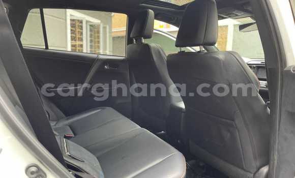 Ra Àlòkù Toyota RAV4 funfun Ọkọ̀ in Tema ni Greater Accra Ra Àlòkù Toyota RAV4 funfun Ọkọ̀ in Tema ni Greater Accra