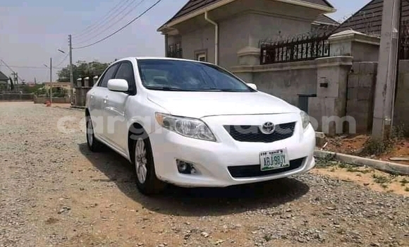 Sayi Na hannu Toyota Corolla White Mota in Accra a Greater Accra