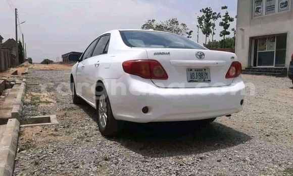Ra Àlòkù Toyota Corolla funfun Ọkọ̀ in Accra ni Greater Accra Ra Àlòkù Toyota Corolla funfun Ọkọ̀ in Accra ni Greater Accra