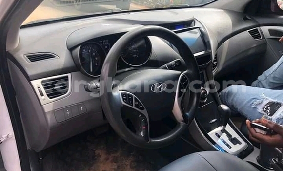 Ra Àlòkù Hyundai Elantra funfun Ọkọ̀ in Accra ni Greater Accra Ra Àlòkù Hyundai Elantra funfun Ọkọ̀ in Accra ni Greater Accra
