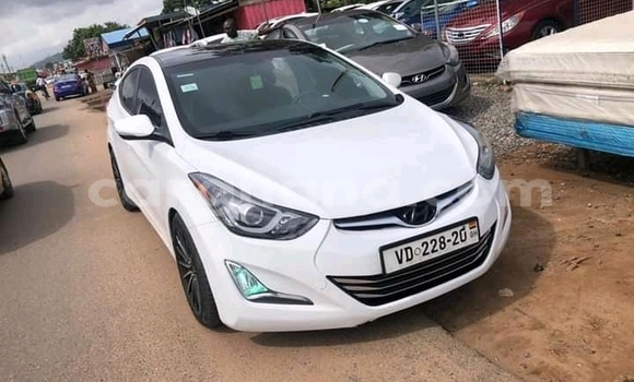Ra Àlòkù Hyundai Elantra funfun Ọkọ̀ in Accra ni Greater Accra Ra Àlòkù Hyundai Elantra funfun Ọkọ̀ in Accra ni Greater Accra