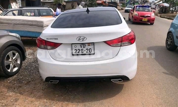 Ra Àlòkù Hyundai Elantra funfun Ọkọ̀ in Accra ni Greater Accra Ra Àlòkù Hyundai Elantra funfun Ọkọ̀ in Accra ni Greater Accra