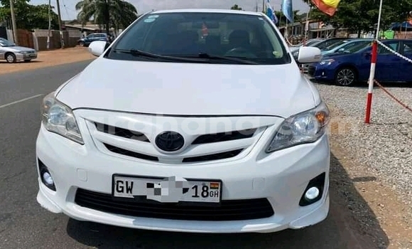 Ra Àlòkù Toyota Corolla II funfun Ọkọ̀ in Accra ni Greater Accra