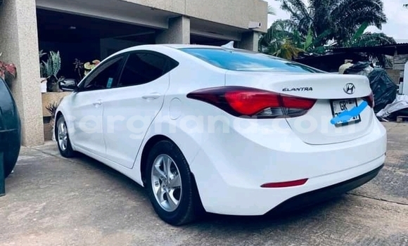 Sayi Na hannu Hyundai Elantra White Mota in Accra a Greater Accra
