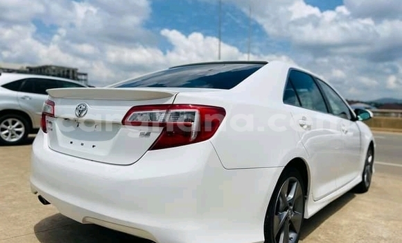 Sayi Na hannu Toyota Camry White Mota in Accra a Greater Accra Sayi Na hannu Toyota Camry White Mota in Accra a Greater Accra