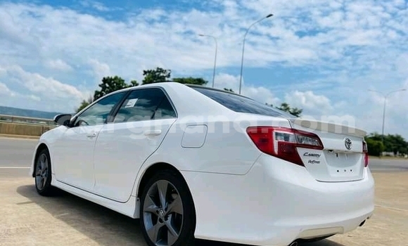Sayi Na hannu Toyota Camry White Mota in Accra a Greater Accra Sayi Na hannu Toyota Camry White Mota in Accra a Greater Accra
