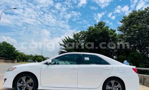 Sayi Na hannu Toyota Camry White Mota in Accra a Greater Accra Sayi Na hannu Toyota Camry White Mota in Accra a Greater Accra