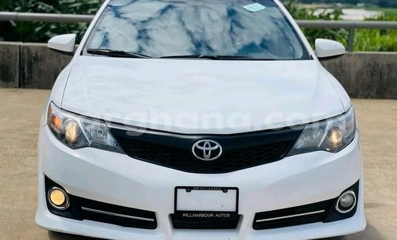 Sayi Na hannu Toyota Camry White Mota in Accra a Greater Accra Sayi Na hannu Toyota Camry White Mota in Accra a Greater Accra