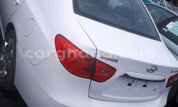 Ra Àlòkù Hyundai Elantra funfun Ọkọ̀ in Accra ni Greater Accra Ra Àlòkù Hyundai Elantra funfun Ọkọ̀ in Accra ni Greater Accra