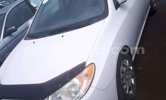 Ra Àlòkù Hyundai Elantra funfun Ọkọ̀ in Accra ni Greater Accra Ra Àlòkù Hyundai Elantra funfun Ọkọ̀ in Accra ni Greater Accra