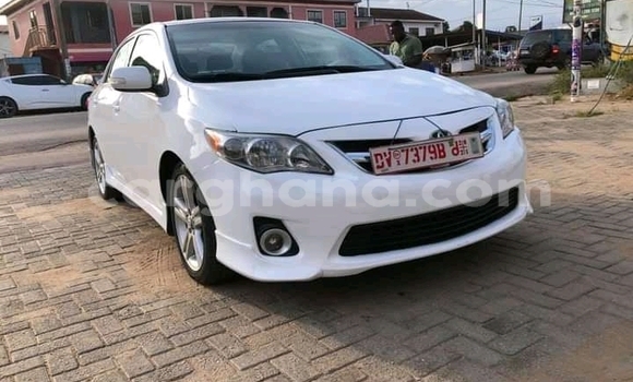 Sayi Na hannu Toyota Corolla White Mota in Accra a Greater Accra Sayi Na hannu Toyota Corolla White Mota in Accra a Greater Accra