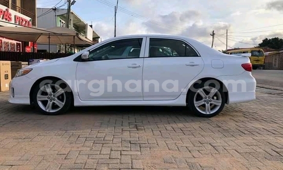 Sayi Na hannu Toyota Corolla White Mota in Accra a Greater Accra Sayi Na hannu Toyota Corolla White Mota in Accra a Greater Accra