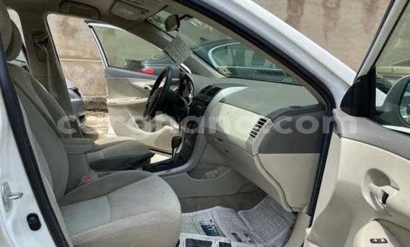 Ra Àlòkù Toyota Corolla funfun Ọkọ̀ in Tema ni Greater Accra Ra Àlòkù Toyota Corolla funfun Ọkọ̀ in Tema ni Greater Accra