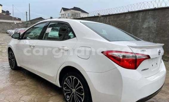 Ra Àlòkù Toyota Corolla funfun Ọkọ̀ in Tema ni Greater Accra Ra Àlòkù Toyota Corolla funfun Ọkọ̀ in Tema ni Greater Accra