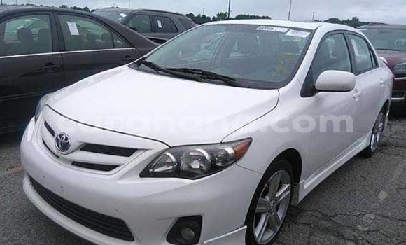 Sayi Na hannu Toyota Corolla White Mota in Tema a Greater Accra