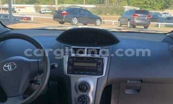 Ra Àlòkù Toyota Yaris funfun Ọkọ̀ in Tema ni Greater Accra Ra Àlòkù Toyota Yaris funfun Ọkọ̀ in Tema ni Greater Accra