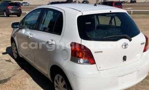 Ra Àlòkù Toyota Yaris funfun Ọkọ̀ in Tema ni Greater Accra Ra Àlòkù Toyota Yaris funfun Ọkọ̀ in Tema ni Greater Accra