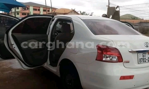 Sayi Na hannu Toyota Yaris White Mota in Accra a Greater Accra Sayi Na hannu Toyota Yaris White Mota in Accra a Greater Accra