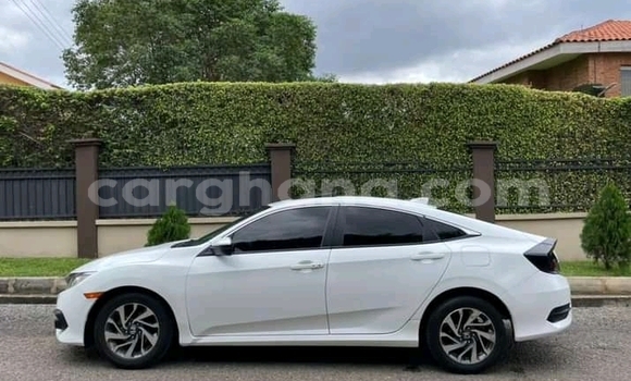 Sayi Na hannu Honda Civic White Mota in Accra a Greater Accra