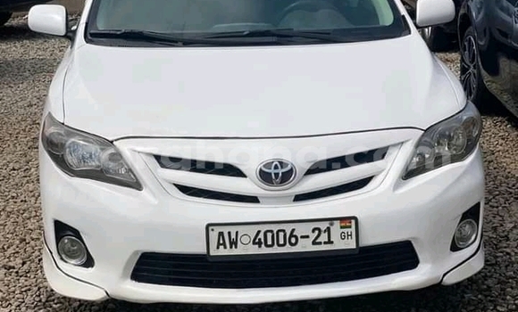 Sayi Na hannu Toyota Corolla White Mota in Accra a Greater Accra