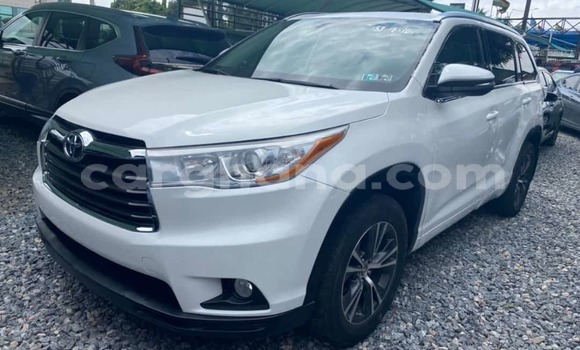 Ra Tuntun Toyota Highlander funfun Ọkọ̀ in Accra ni Greater Accra