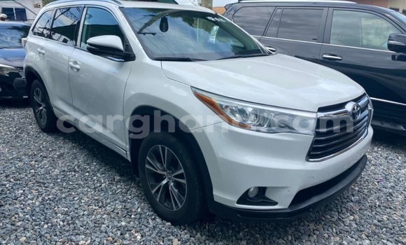 Ra Tuntun Toyota Highlander funfun Ọkọ̀ in Accra ni Greater Accra Ra Tuntun Toyota Highlander funfun Ọkọ̀ in Accra ni Greater Accra