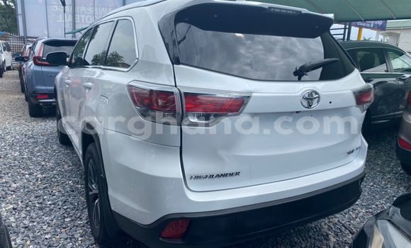 Ra Tuntun Toyota Highlander funfun Ọkọ̀ in Accra ni Greater Accra Ra Tuntun Toyota Highlander funfun Ọkọ̀ in Accra ni Greater Accra