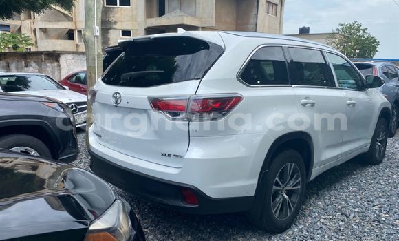 Ra Tuntun Toyota Highlander funfun Ọkọ̀ in Accra ni Greater Accra Ra Tuntun Toyota Highlander funfun Ọkọ̀ in Accra ni Greater Accra