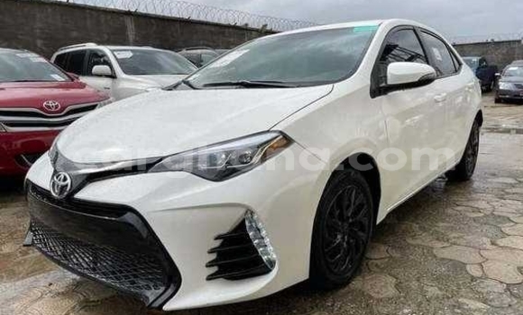 Ra Àlòkù Toyota Corolla funfun Ọkọ̀ in Tema ni Greater Accra Ra Àlòkù Toyota Corolla funfun Ọkọ̀ in Tema ni Greater Accra
