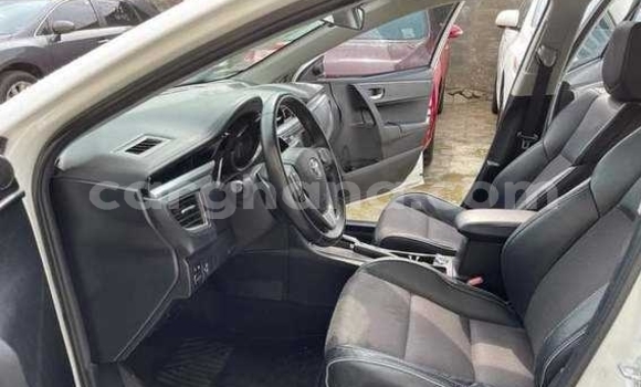 Ra Àlòkù Toyota Corolla funfun Ọkọ̀ in Tema ni Greater Accra Ra Àlòkù Toyota Corolla funfun Ọkọ̀ in Tema ni Greater Accra