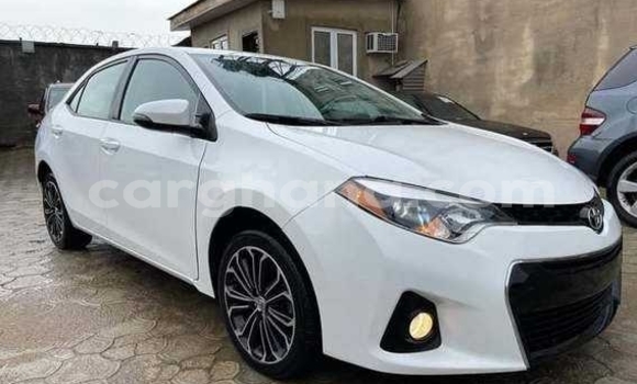 Sayi Na hannu Toyota Corolla White Mota in Tema a Greater Accra Sayi Na hannu Toyota Corolla White Mota in Tema a Greater Accra