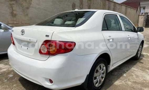 Sayi Na hannu Toyota Corolla White Mota in Tema a Greater Accra Sayi Na hannu Toyota Corolla White Mota in Tema a Greater Accra
