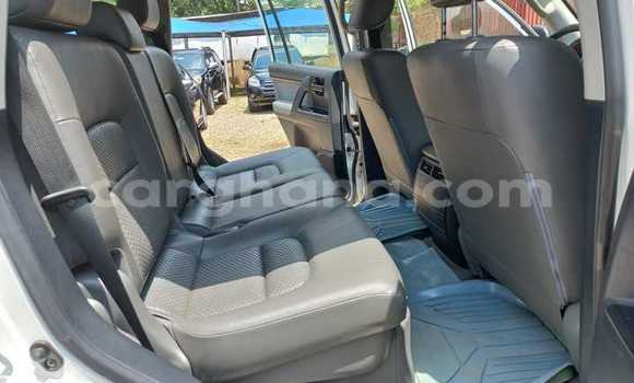 Ra Àlòkù Toyota Land Cruiser Prado funfun Ọkọ̀ in Tema ni Greater Accra Ra Àlòkù Toyota Land Cruiser Prado funfun Ọkọ̀ in Tema ni Greater Accra