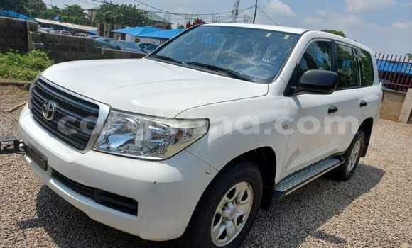 Ra Àlòkù Toyota Land Cruiser Prado funfun Ọkọ̀ in Tema ni Greater Accra Ra Àlòkù Toyota Land Cruiser Prado funfun Ọkọ̀ in Tema ni Greater Accra