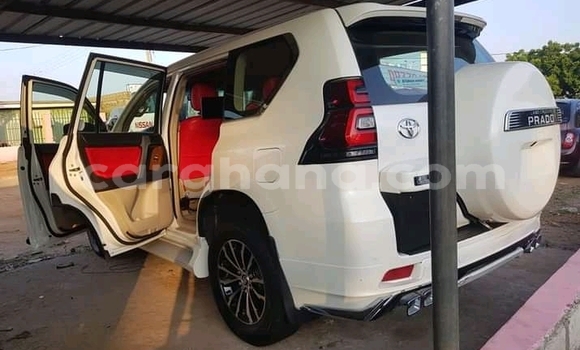 Ra Àlòkù Toyota Corona EXiV funfun Ọkọ̀ in Accra ni Greater Accra Ra Àlòkù Toyota Corona EXiV funfun Ọkọ̀ in Accra ni Greater Accra