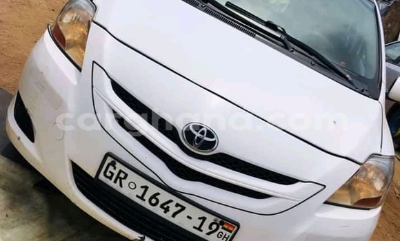 Sayi Na hannu Toyota Yaris White Mota in Accra a Greater Accra Sayi Na hannu Toyota Yaris White Mota in Accra a Greater Accra