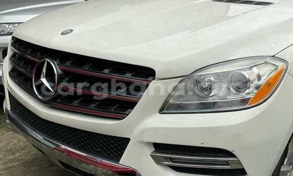 Ra Àlòkù Mercedes‒Benz ML–Class funfun Ọkọ̀ in Tema ni Greater Accra