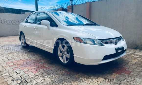 Ra Àlòkù Honda Civic funfun Ọkọ̀ in Tema ni Greater Accra Ra Àlòkù Honda Civic funfun Ọkọ̀ in Tema ni Greater Accra