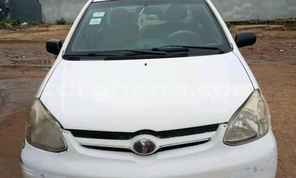 Buy Used Toyota Platz White Car in Accra in Greater Accra