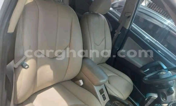 Ra Àlòkù Toyota RAV4 funfun Ọkọ̀ in Accra ni Greater Accra Ra Àlòkù Toyota RAV4 funfun Ọkọ̀ in Accra ni Greater Accra