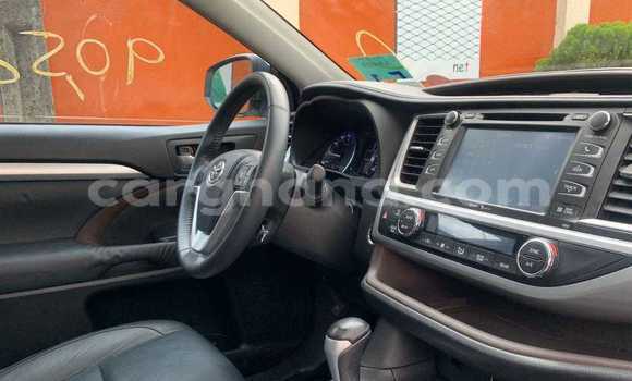 Ra Àlòkù Toyota Highlander funfun Ọkọ̀ in Tema ni Greater Accra Ra Àlòkù Toyota Highlander funfun Ọkọ̀ in Tema ni Greater Accra