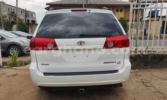 Ra Àlòkù Toyota Sienna funfun Ọkọ̀ in Tema ni Greater Accra Ra Àlòkù Toyota Sienna funfun Ọkọ̀ in Tema ni Greater Accra