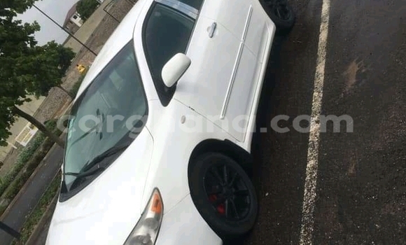 Ra Àlòkù Toyota Corolla funfun Ọkọ̀ in Accra ni Greater Accra Ra Àlòkù Toyota Corolla funfun Ọkọ̀ in Accra ni Greater Accra